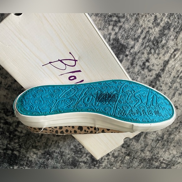 Blow fish animal print slip on - Picture 3 of 3